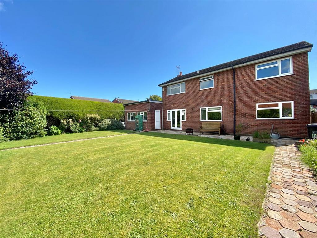 Brampton Avenue, Macclesfield 4 bed detached house for sale £490,000