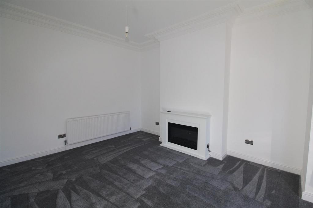 Hall Lane, Hindley, Wigan 3 bed end of terrace house £1,000 pcm (£231 pw)