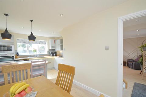 3 bedroom detached house for sale - SUPERB FAMILY HOME * LAKE