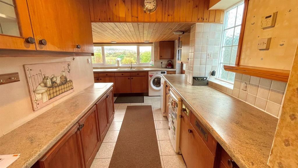 L shaped kitchen