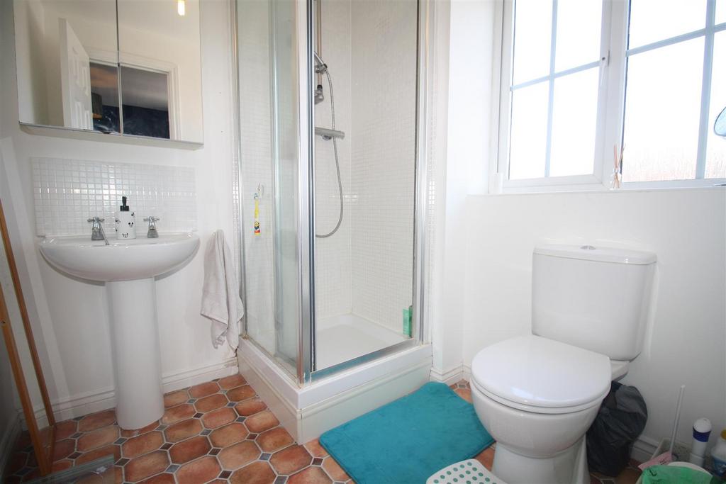 7 Firemans Run En-Suite 1.JPG