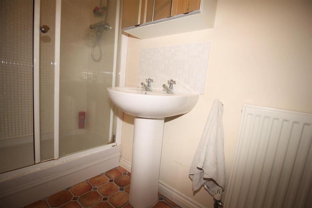 7 Firemans Run En-Suite 2.JPG