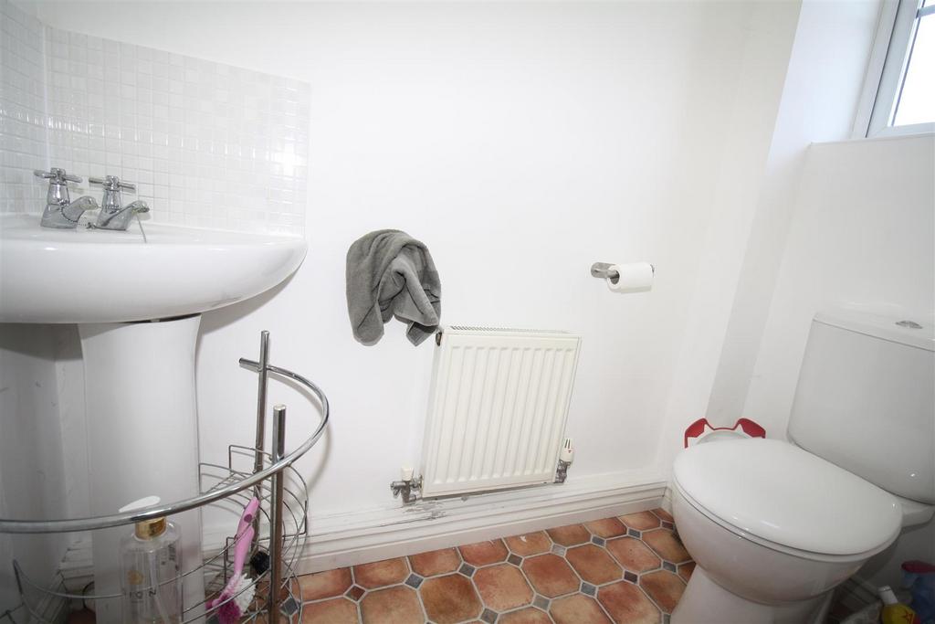 7 Firemans Run CLoakroom.JPG