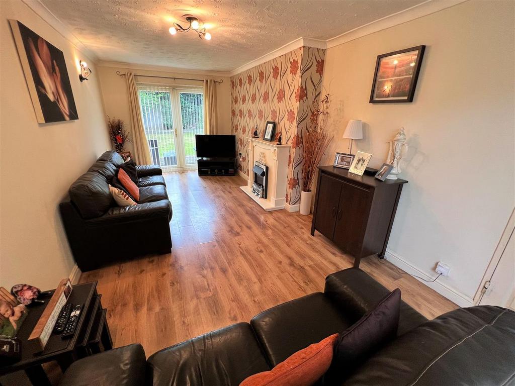 Love Lane, Castleford 2 bed semidetached house £110,000