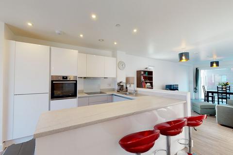 2 bedroom apartment for sale - Peartree Way, London, SE10