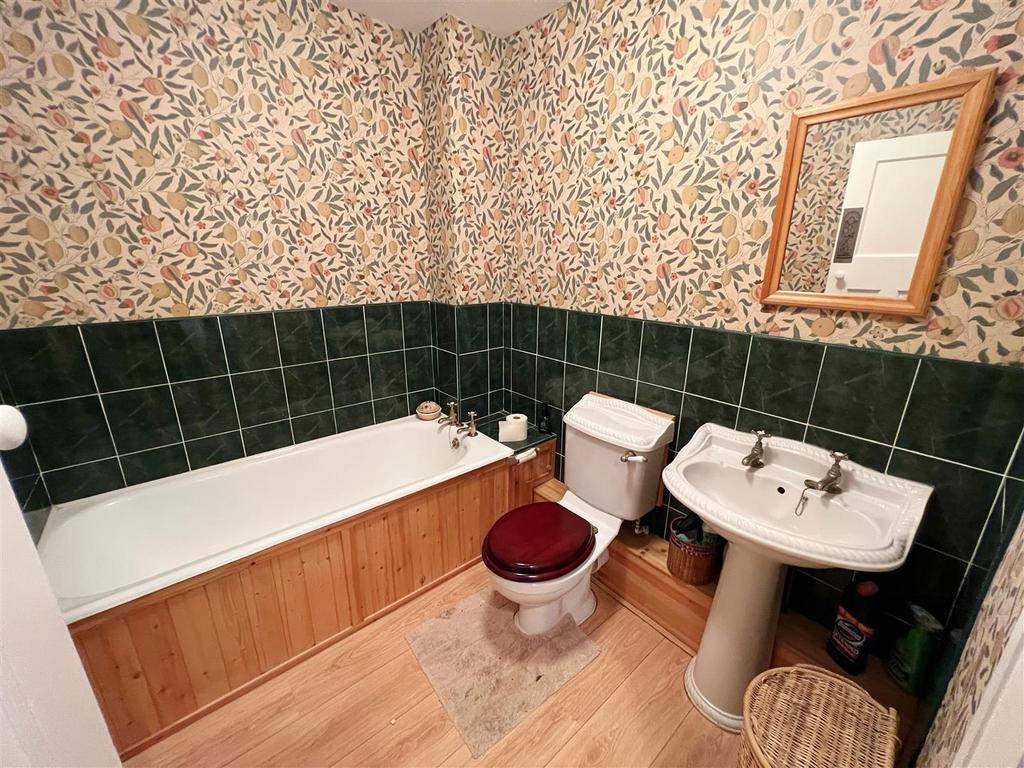 Bathroom.JPG