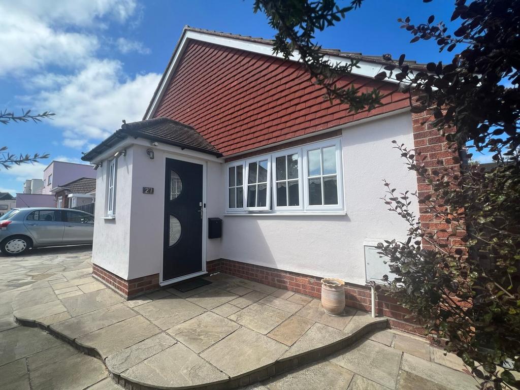 Easton Way, FRINTON ON SEA, CO13 2 bed detached bungalow for sale £385,000