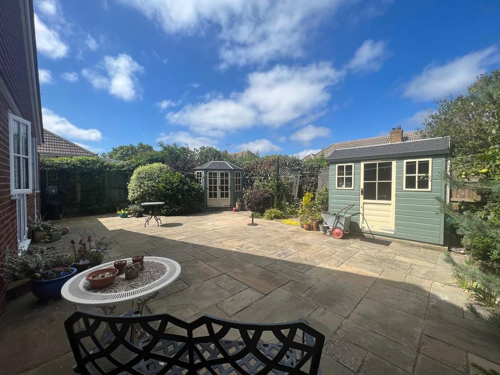 Easton Way, FRINTON ON SEA, CO13 2 bed detached bungalow for sale £385,000