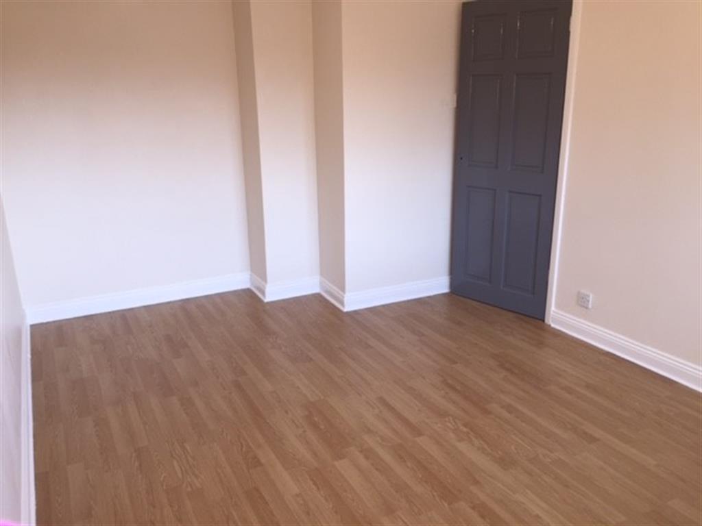 The Beeches, Rugeley 3 bed terraced house £775 pcm (£179 pw)