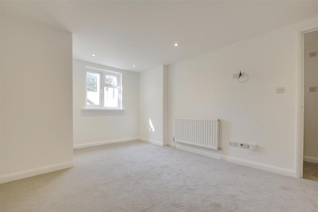 Reydon House, Lyndhurst Road, Worthing 1 bed flat £925 pcm (£213 pw)