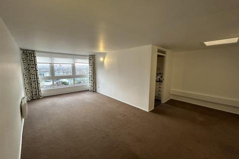 3 bedroom flat to rent, Southbrae Drive, Glasgow G13