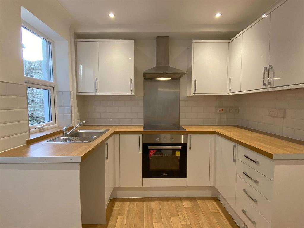 High Street, Skewen 2 bed terraced house to rent £750 pcm (£173 pw)