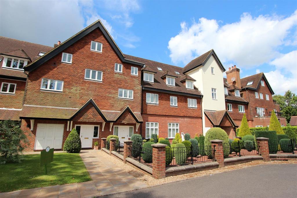 Outwood Lane, Eyhurst Park, Kingswood 2 bed apartment £650,000