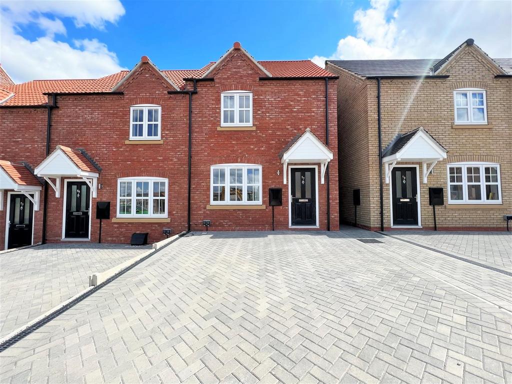 Drive, Kirk Ella 2 bed end of terrace house £107,500