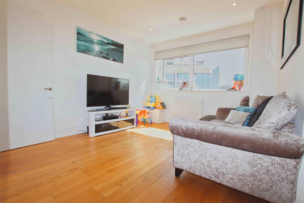 Elstree House,Elstree Way, Borehamwood 1 bed flat for sale £270,000