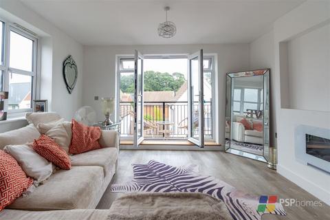 2 bedroom flat for sale, Modern spec, balcony and lift service | Centenary Way, Haywards Heath
