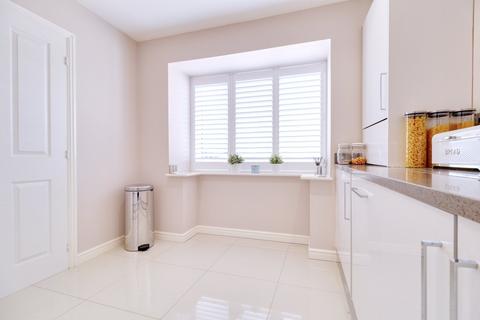 10 Courts Way, Aveley, South Ockendon, RM15 4DG