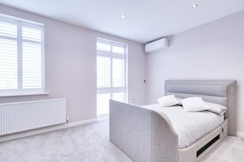 10 Courts Way, Aveley, South Ockendon, RM15 4DG