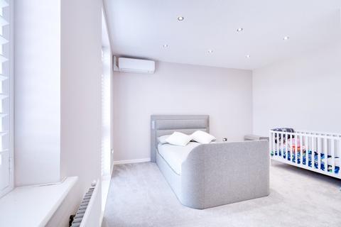 10 Courts Way, Aveley, South Ockendon, RM15 4DG