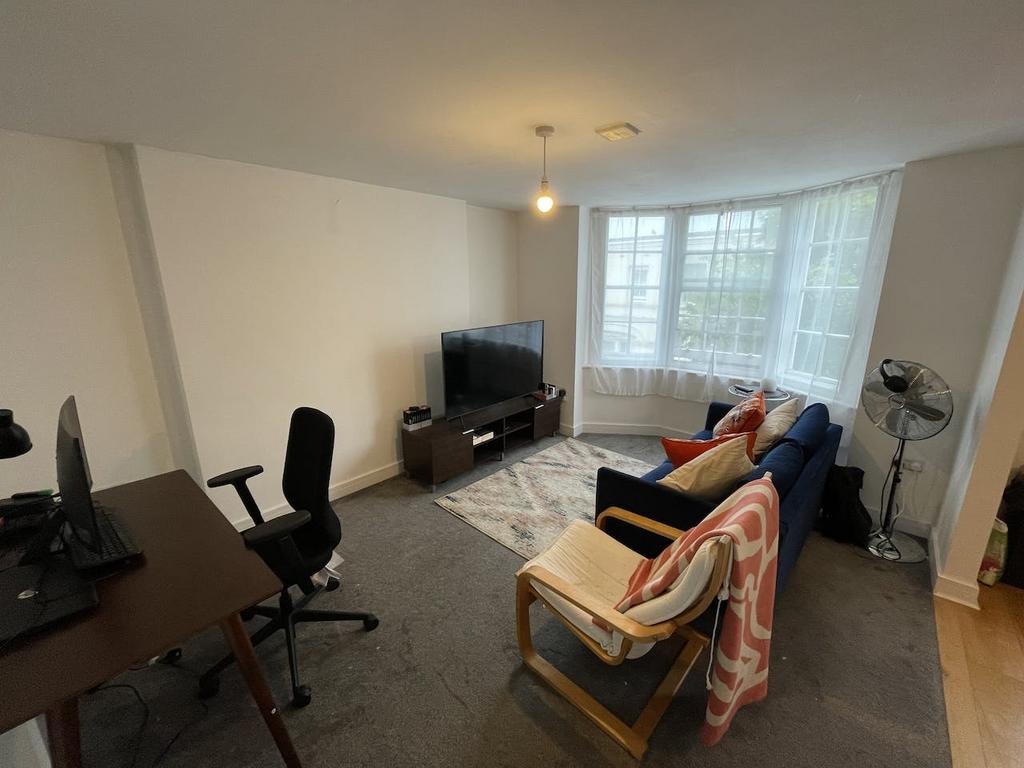 Lounge 1.jpeg