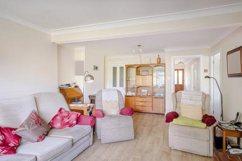 2 bedroom bungalow for sale - Cannons Close, Bishop's Stortford, Hertfordshire, CM23