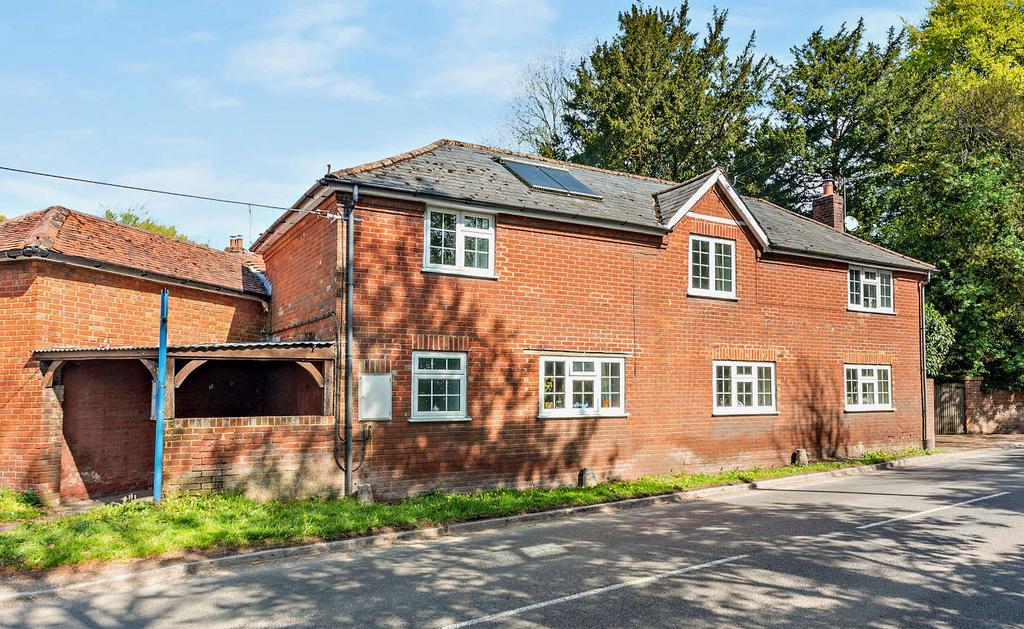 Salisbury Road, Coombe Bissett, Salisbury, Wiltshire, SP5 4 bed house
