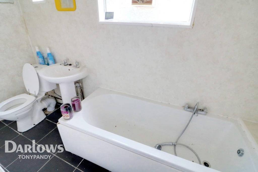 Mikado Street, Penygraig, Tonypandy... 4 bed end of terrace house £90,000