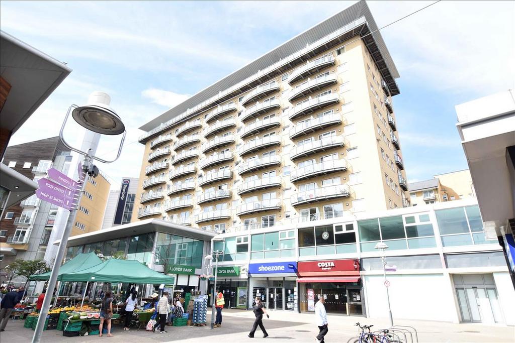 Hamlyn House, Feltham, Middlesex, TW13 2 bed flat for sale £265,000