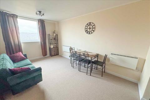 2 bedroom flat for sale, Hamlyn House, Feltham, Middlesex, TW13