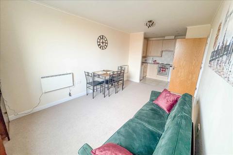 2 bedroom flat for sale, Hamlyn House, Feltham, Middlesex, TW13