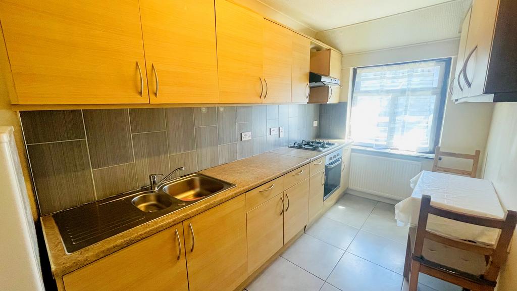 Wembley Park Drive, Wembley HA9 2 bed duplex £1,850 pcm (£427 pw)