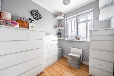 16a Bridgeman Drive, Houghton Regis, Dunstable, LU5 5SR