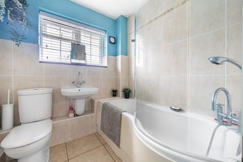 16a Bridgeman Drive, Houghton Regis, Dunstable, LU5 5SR