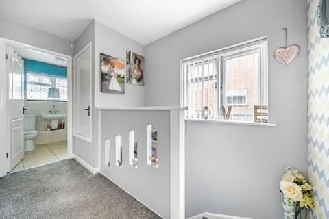 16a Bridgeman Drive, Houghton Regis, Dunstable, LU5 5SR