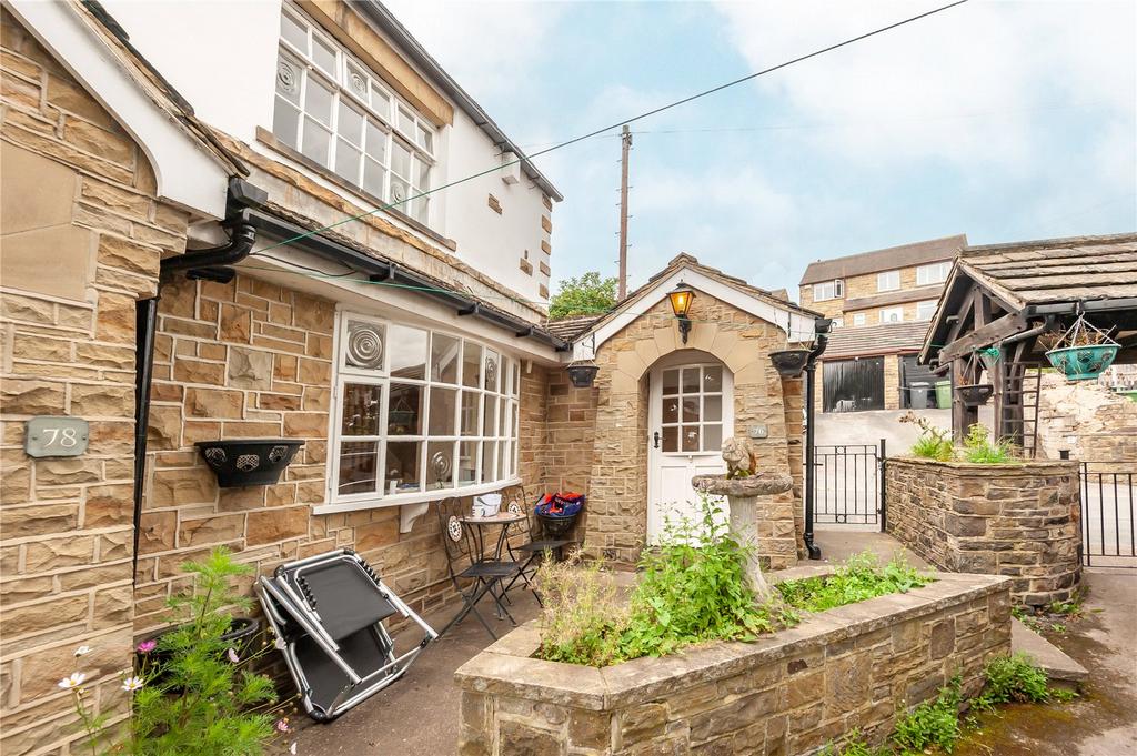 Kilpin Hill Lane, Dewsbury, West Yorkshire, WF13 2 bed semidetached