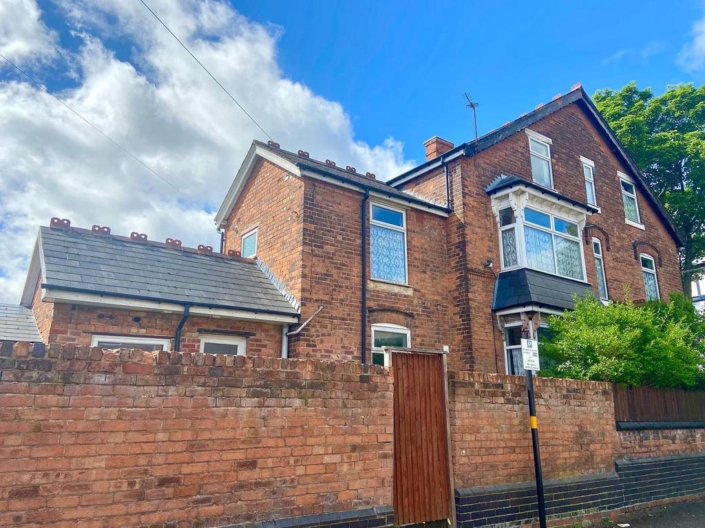 Large Family Home Close to Birmingham and Ameniti