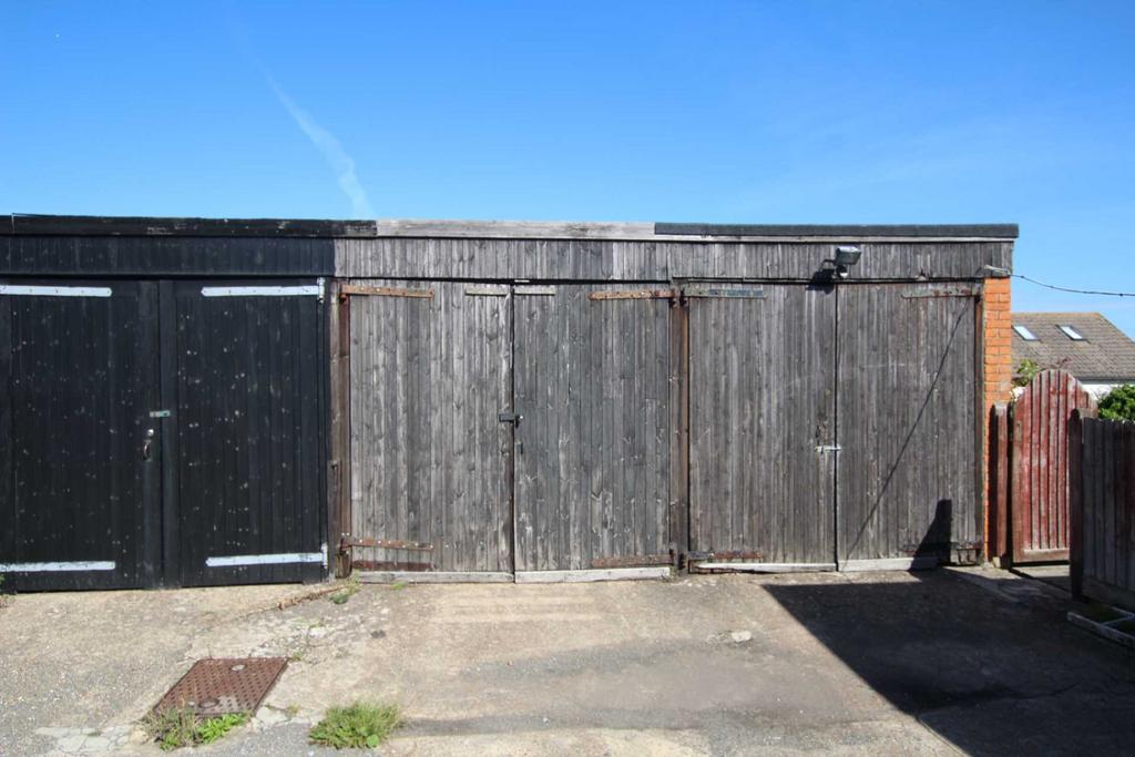East Dean Road, Eastbourne, BN20 8EE Garage £22,500