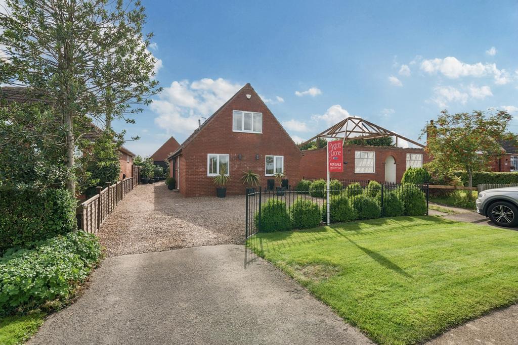 Lincoln Road Branston Lincoln Ln4 4 Bed Detached House For Sale £