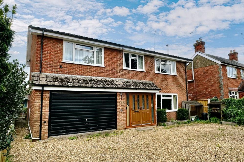Ringwood, BH24 1UP 4 bed detached house for sale £675,000