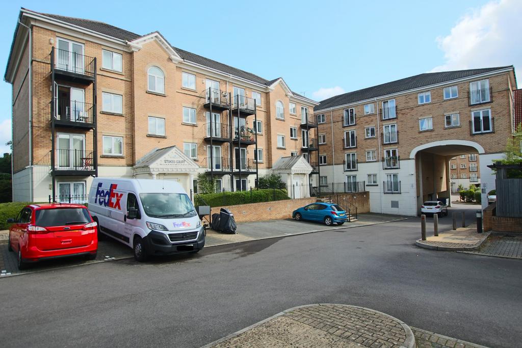 The Dell, Southampton 2 bed ground floor flat for sale £190,000