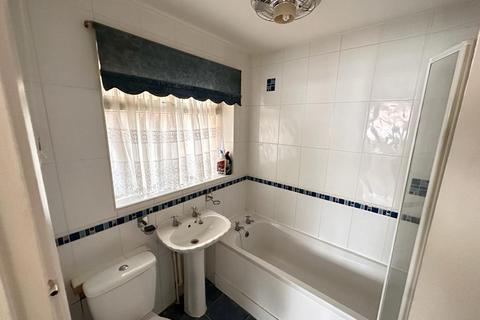 1 bedroom flat for sale, Hilton Road, Canvey Island