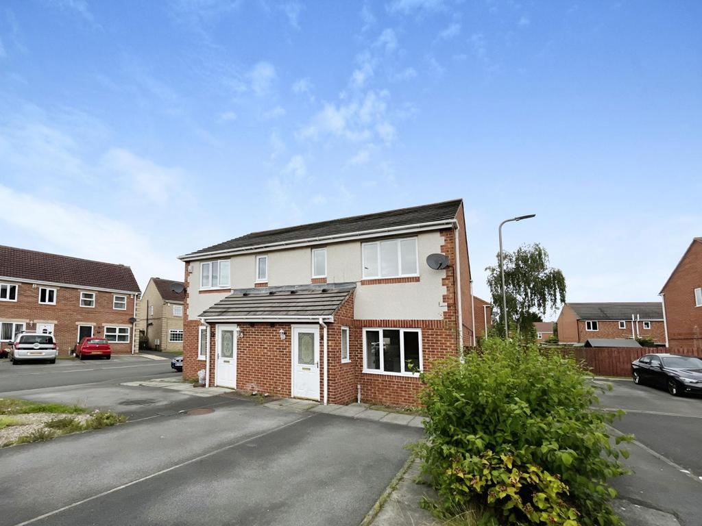 Rochester Court, Ingleby Barwick... 3 bed semidetached house £150,000