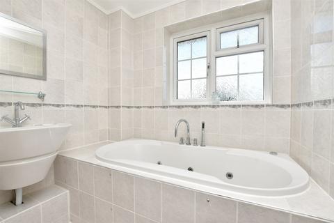 8 Bronte Close, Larkfield, Aylesford, ME20 6UT