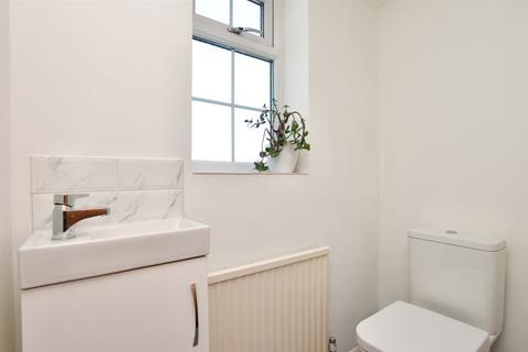8 Bronte Close, Larkfield, Aylesford, ME20 6UT