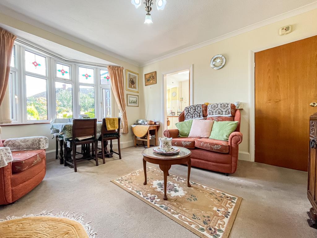 18 Mount Crescent - Dining room (2)