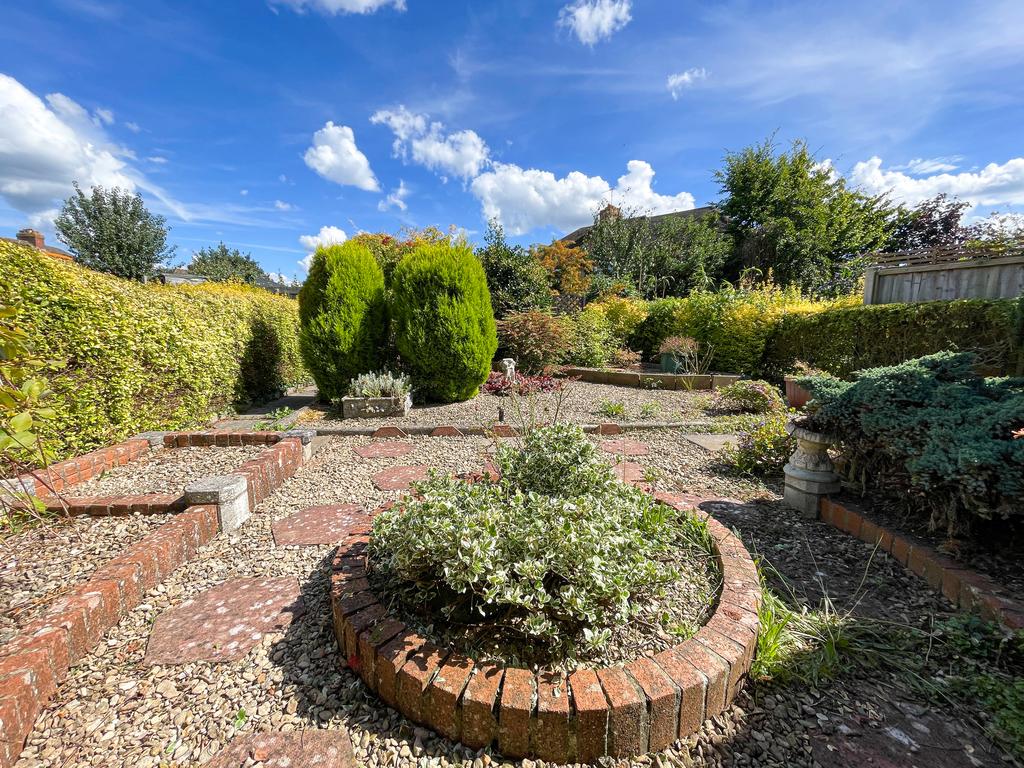 18 Mount Crescent - Garden (2)