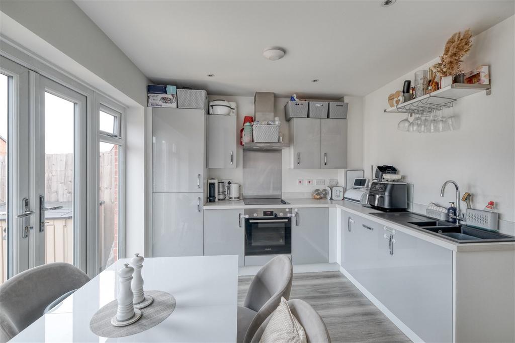 Noble Way, Cheswick Green, Solihull, B90 4JJ 2 bed terraced house for