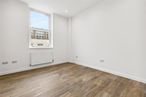 3 bedroom flat to rent, Disraeli Road, London