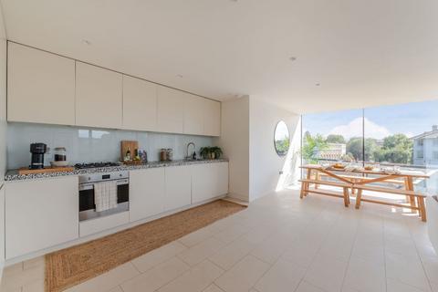 3 bedroom flat to rent, Oval Road, London NW1