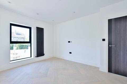 2 bedroom apartment for sale - The Oaks, Sparrows Herne, Bushey, WD23